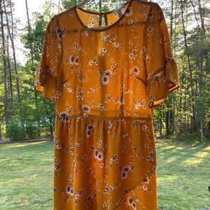 Ladies loose fit short sleeve summer dress.